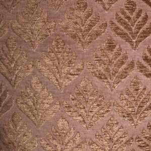 Pudebetræk syet i vores lækre stof "Fern," her i farven "Dusty Pink". Fern et utroligt blødt og lækkert tekstil af typen Jacquard Chenille, som tilføjer blød og feminin luksus til din indretning.